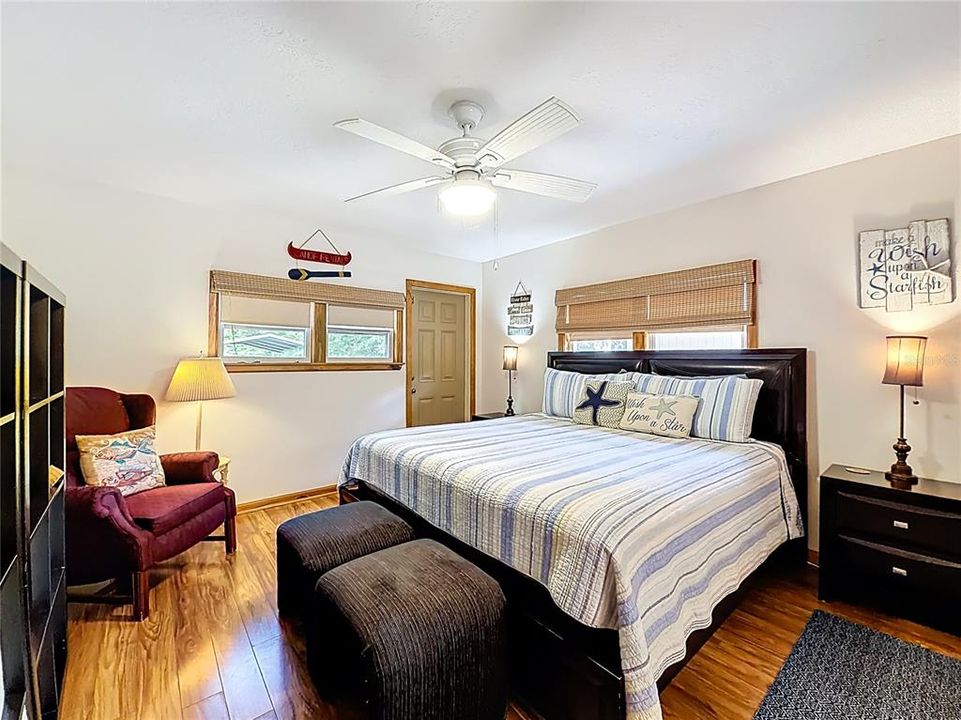 На продажу: $269,900 (2 спален, 2 ванн, 1584 Квадратных фут)