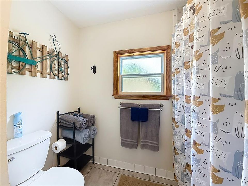 На продажу: $269,900 (2 спален, 2 ванн, 1584 Квадратных фут)