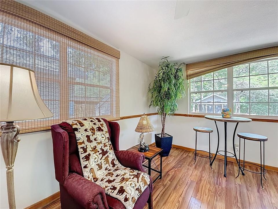 На продажу: $269,900 (2 спален, 2 ванн, 1584 Квадратных фут)