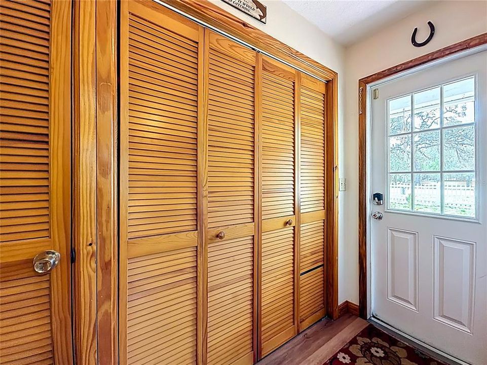 На продажу: $269,900 (2 спален, 2 ванн, 1584 Квадратных фут)