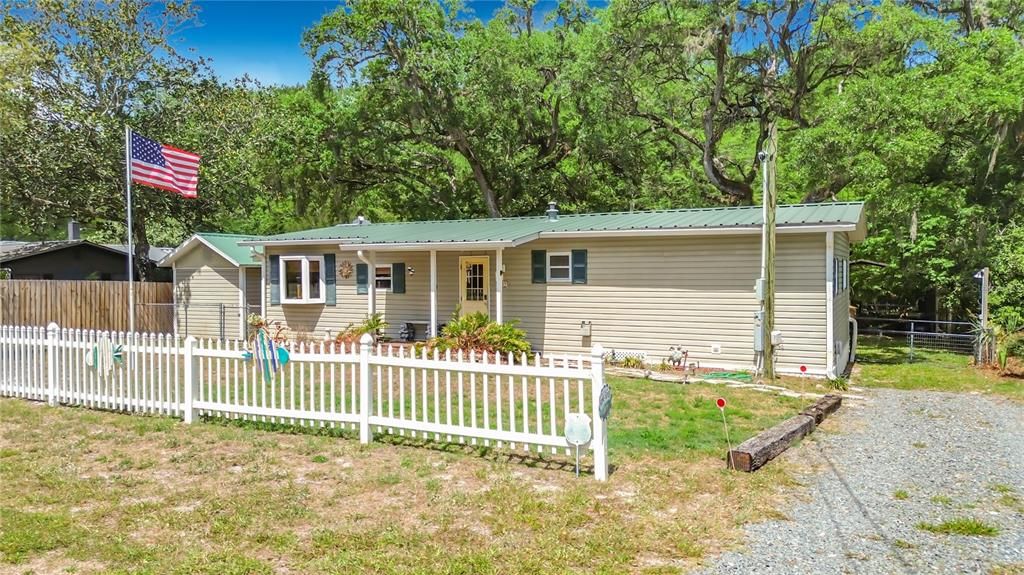 На продажу: $269,900 (2 спален, 2 ванн, 1584 Квадратных фут)