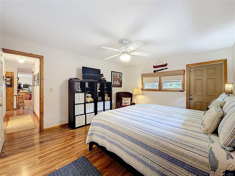 На продажу: $269,900 (2 спален, 2 ванн, 1584 Квадратных фут)