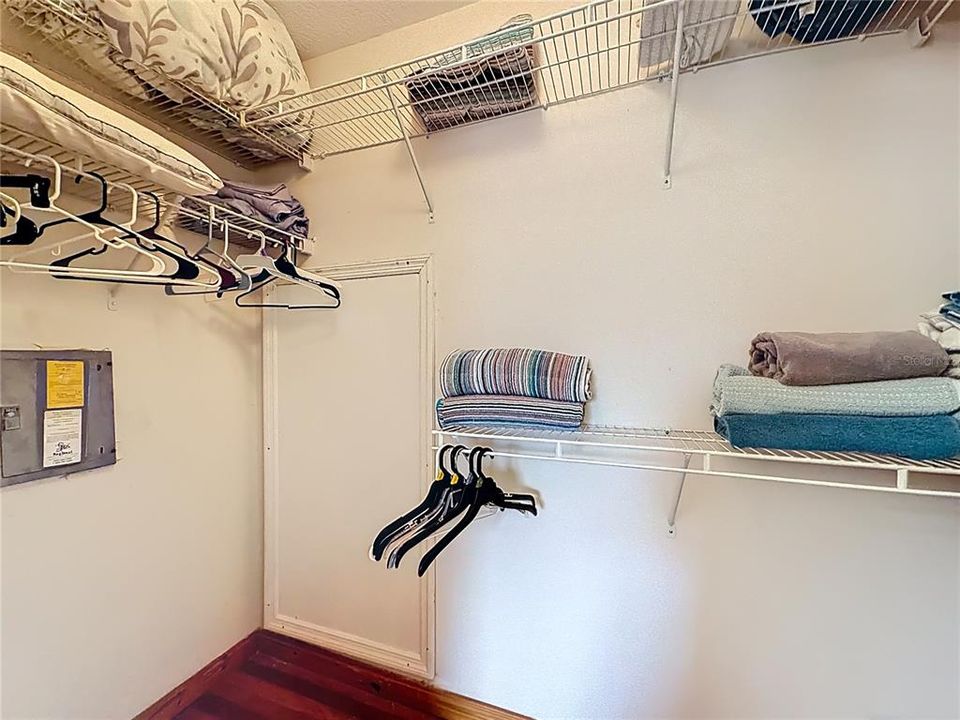 На продажу: $269,900 (2 спален, 2 ванн, 1584 Квадратных фут)