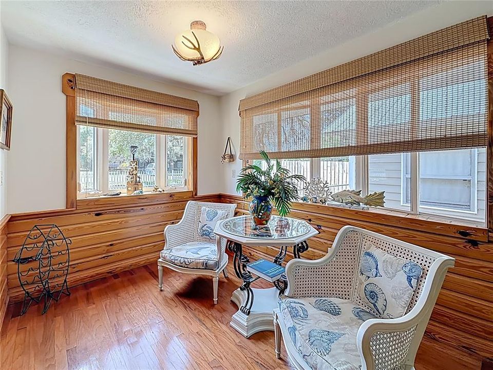 На продажу: $269,900 (2 спален, 2 ванн, 1584 Квадратных фут)