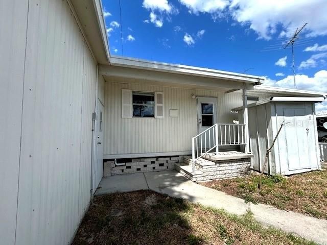 Active With Contract: $129,000 (2 beds, 2 baths, 920 Square Feet)