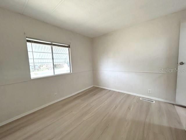 Active With Contract: $129,000 (2 beds, 2 baths, 920 Square Feet)