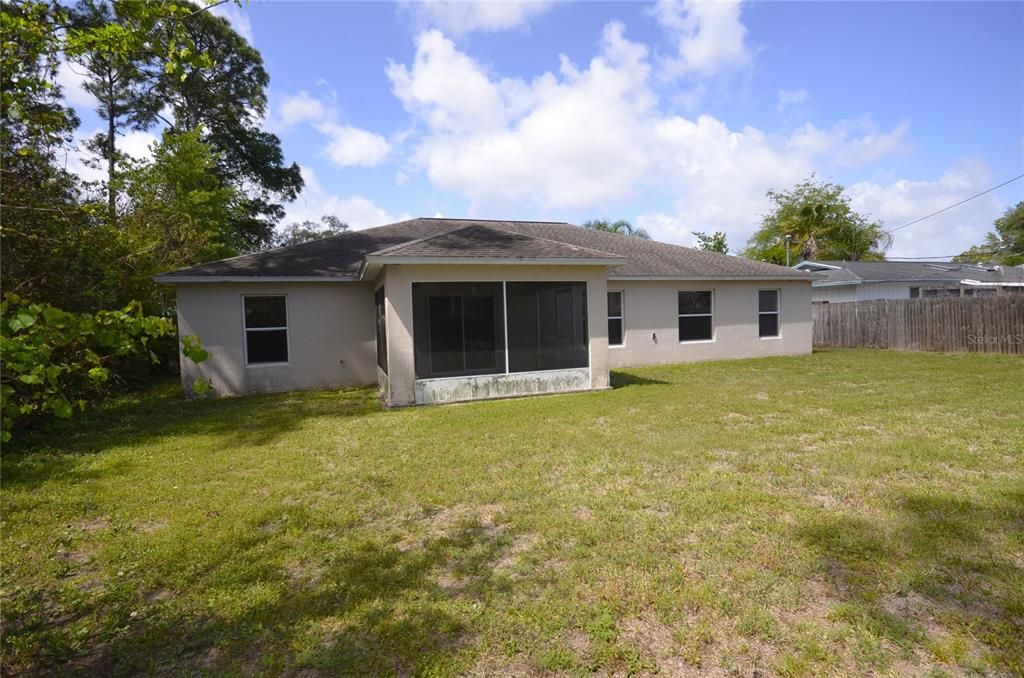 Active With Contract: $279,900 (3 beds, 2 baths, 2020 Square Feet)