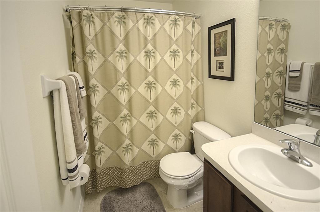 Active With Contract: $279,900 (3 beds, 2 baths, 2020 Square Feet)