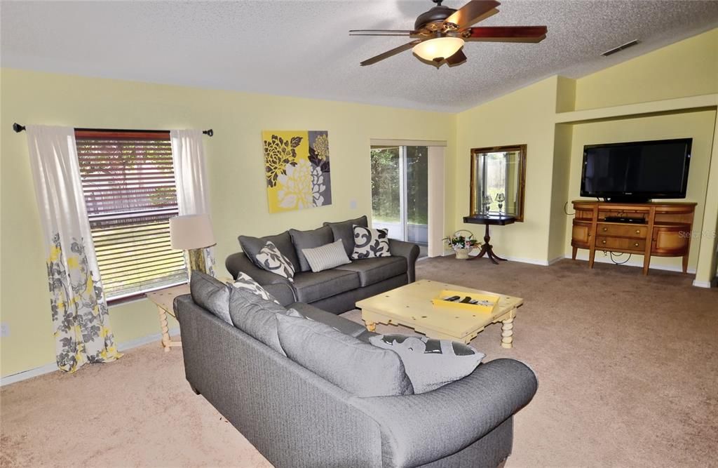 Active With Contract: $279,900 (3 beds, 2 baths, 2020 Square Feet)