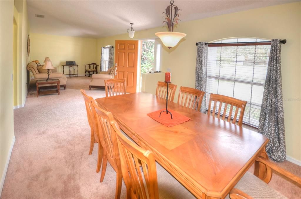 Active With Contract: $279,900 (3 beds, 2 baths, 2020 Square Feet)