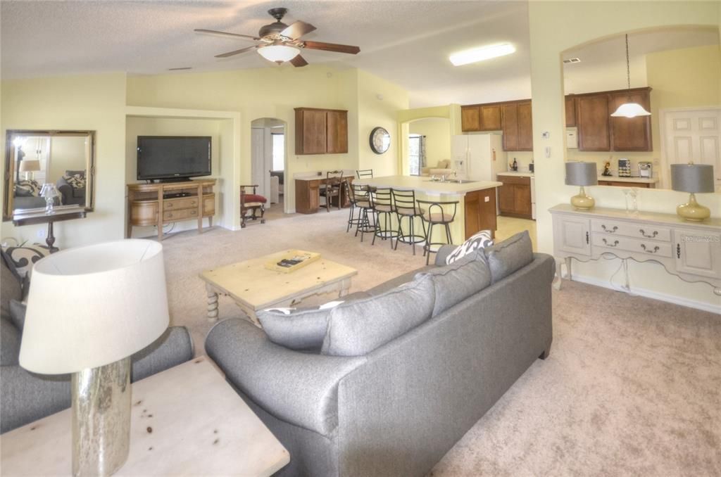 Active With Contract: $279,900 (3 beds, 2 baths, 2020 Square Feet)