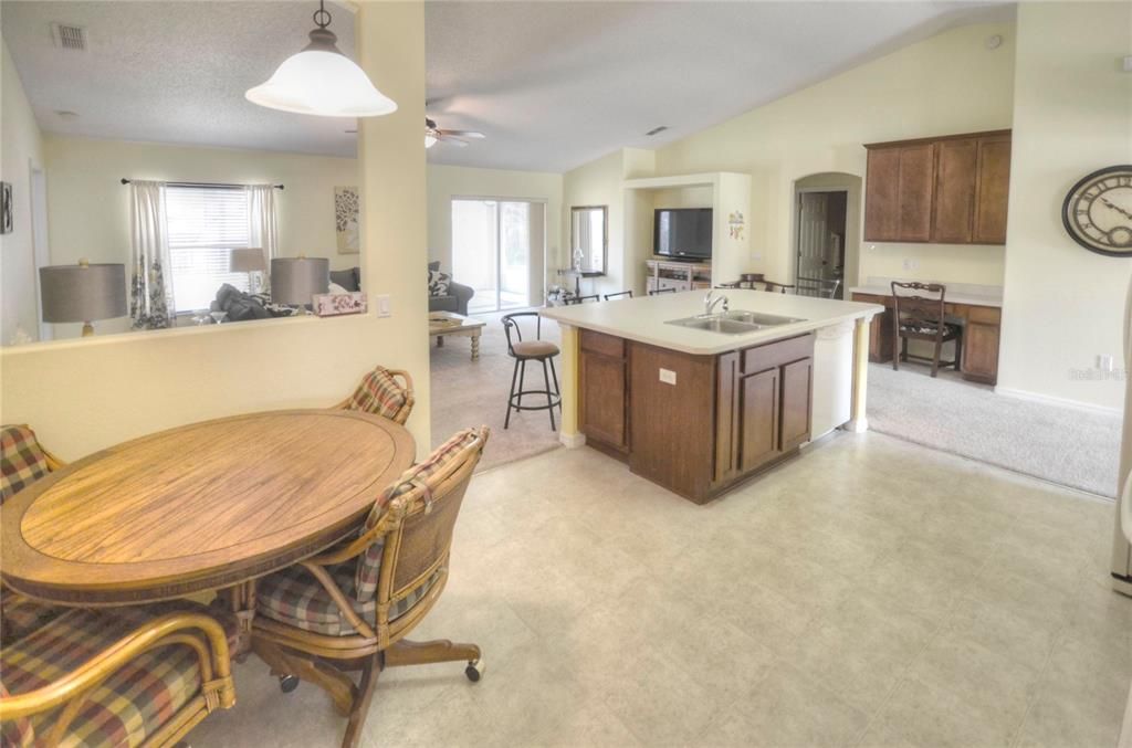 Active With Contract: $279,900 (3 beds, 2 baths, 2020 Square Feet)