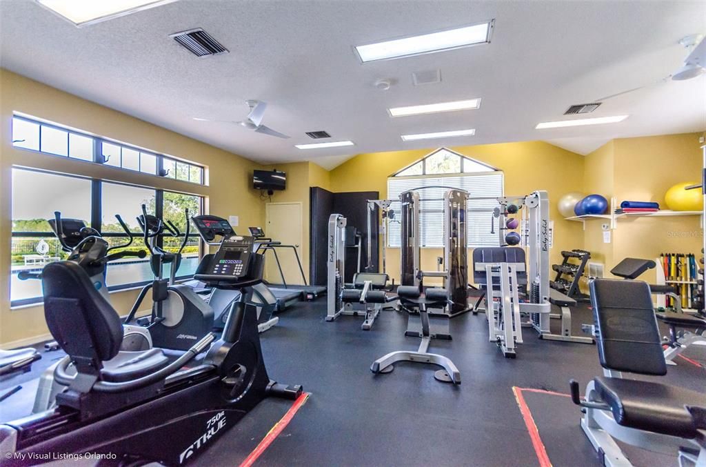 Activo con contrato: $649,999 (4 camas, 2 baños, 2131 Pies cuadrados)