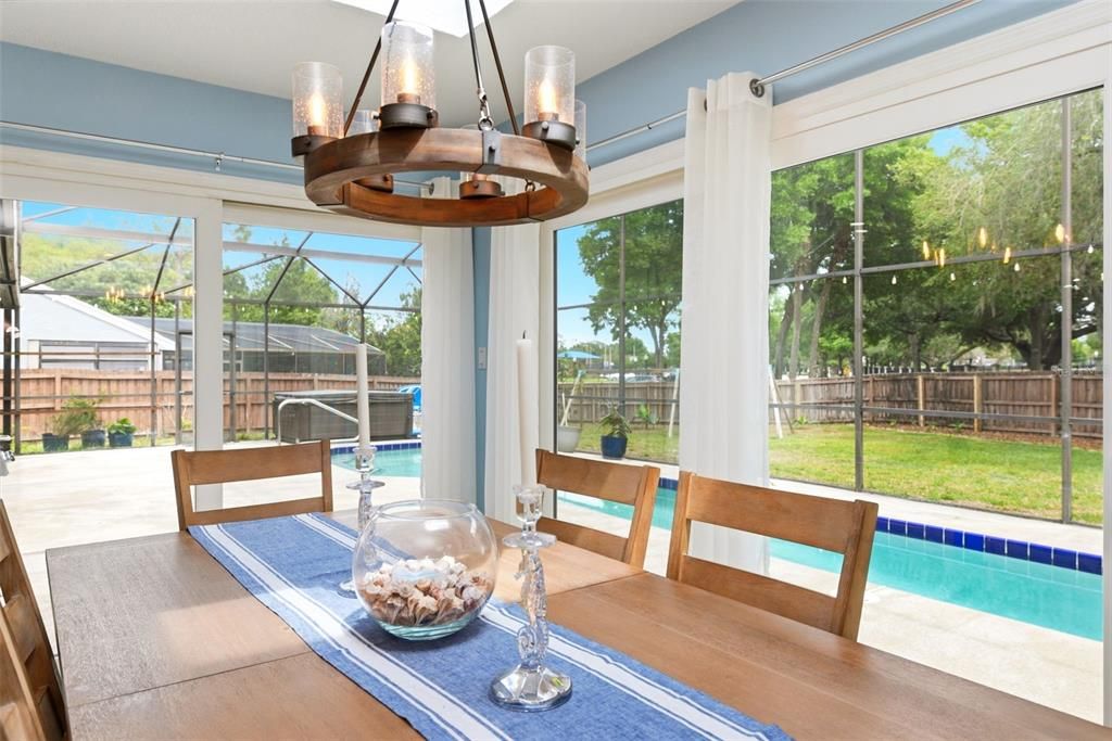 Activo con contrato: $649,999 (4 camas, 2 baños, 2131 Pies cuadrados)