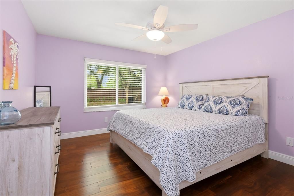 Activo con contrato: $649,999 (4 camas, 2 baños, 2131 Pies cuadrados)