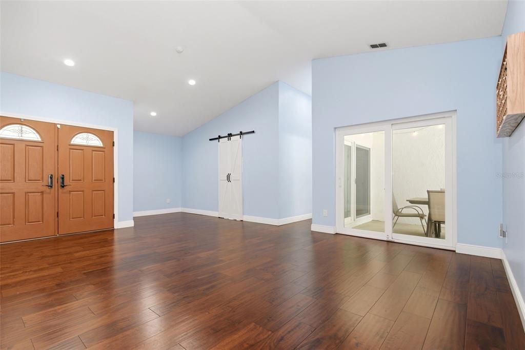 Activo con contrato: $649,999 (4 camas, 2 baños, 2131 Pies cuadrados)