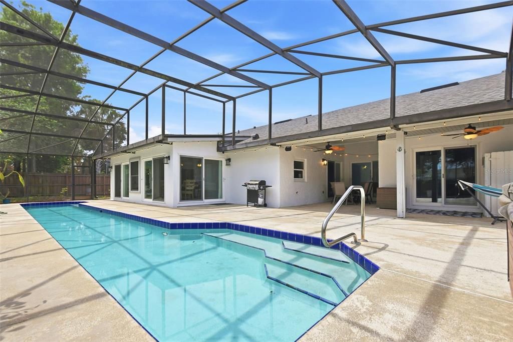 Activo con contrato: $649,999 (4 camas, 2 baños, 2131 Pies cuadrados)