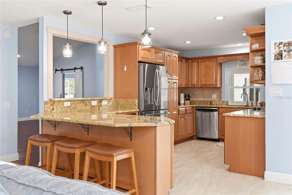Activo con contrato: $649,999 (4 camas, 2 baños, 2131 Pies cuadrados)