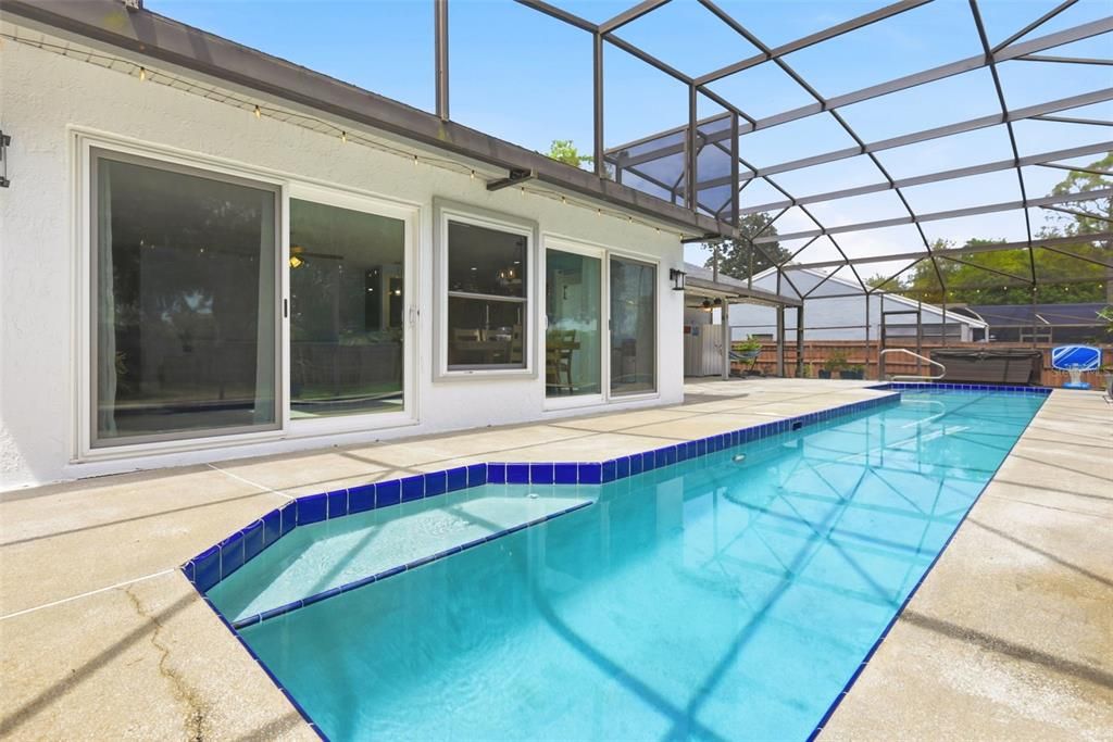 Activo con contrato: $649,999 (4 camas, 2 baños, 2131 Pies cuadrados)