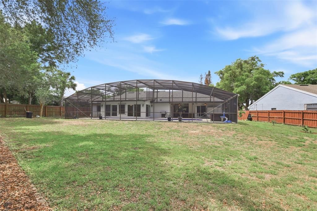 Activo con contrato: $649,999 (4 camas, 2 baños, 2131 Pies cuadrados)