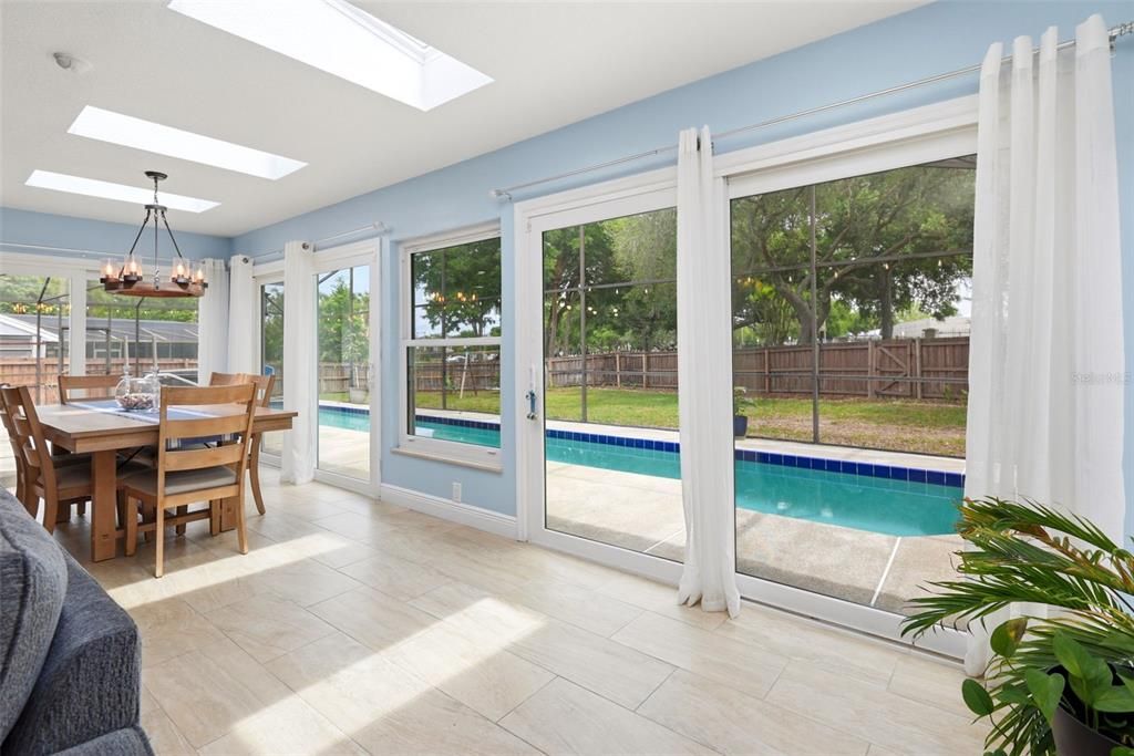 Activo con contrato: $649,999 (4 camas, 2 baños, 2131 Pies cuadrados)