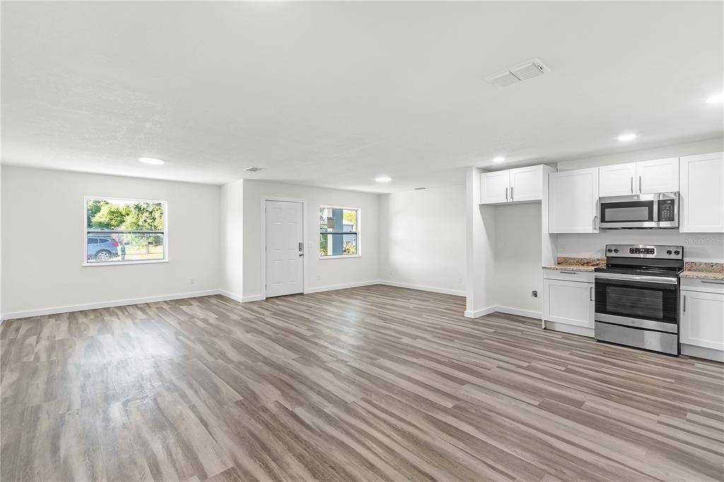 Active With Contract: $335,000 (4 beds, 2 baths, 1542 Square Feet)