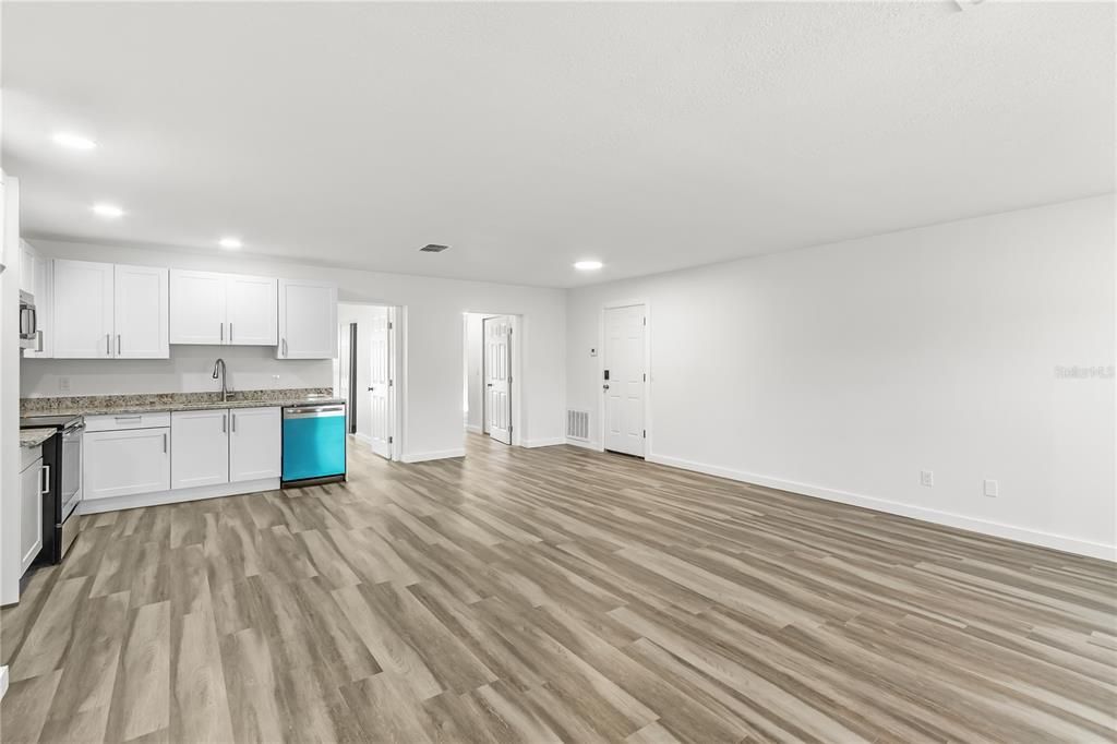 Active With Contract: $335,000 (4 beds, 2 baths, 1542 Square Feet)