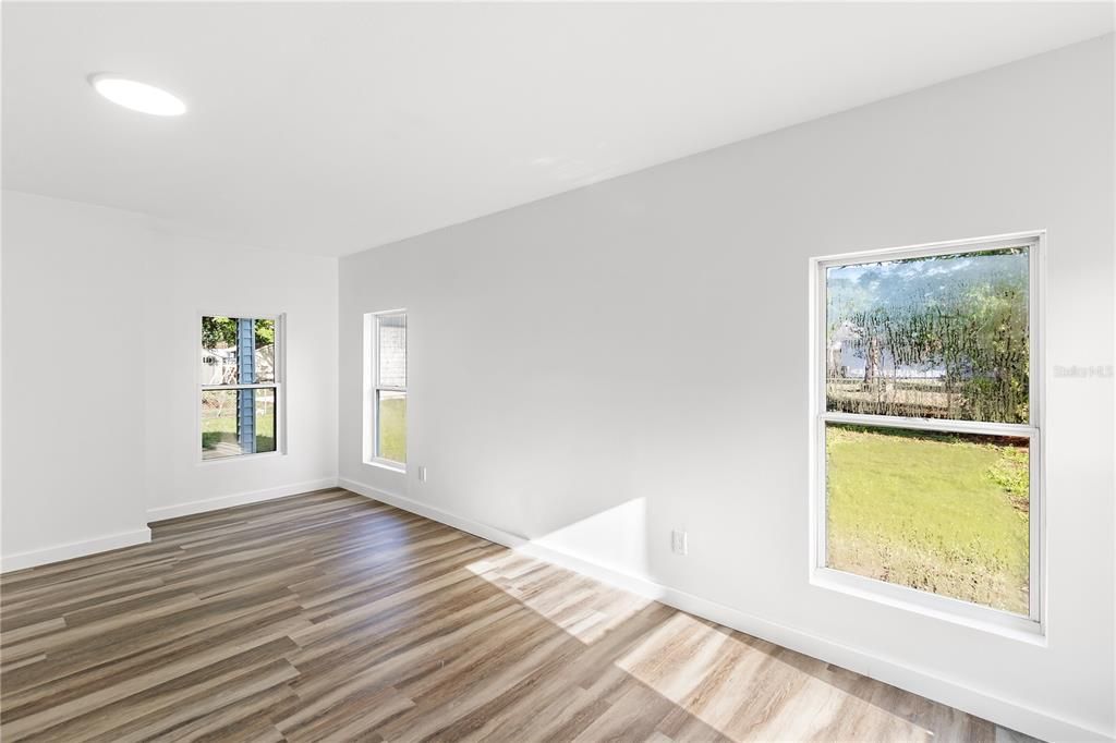 Active With Contract: $335,000 (4 beds, 2 baths, 1542 Square Feet)