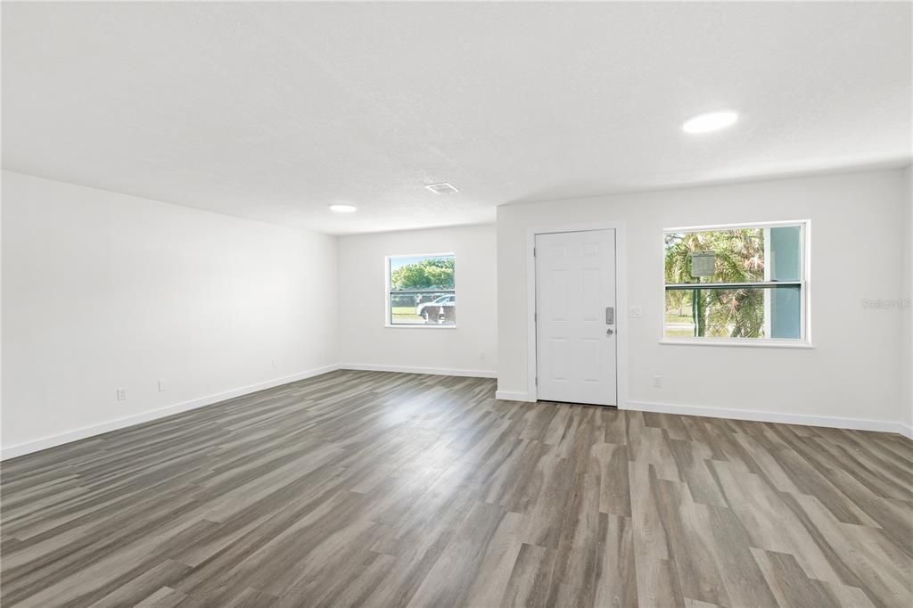 Active With Contract: $335,000 (4 beds, 2 baths, 1542 Square Feet)