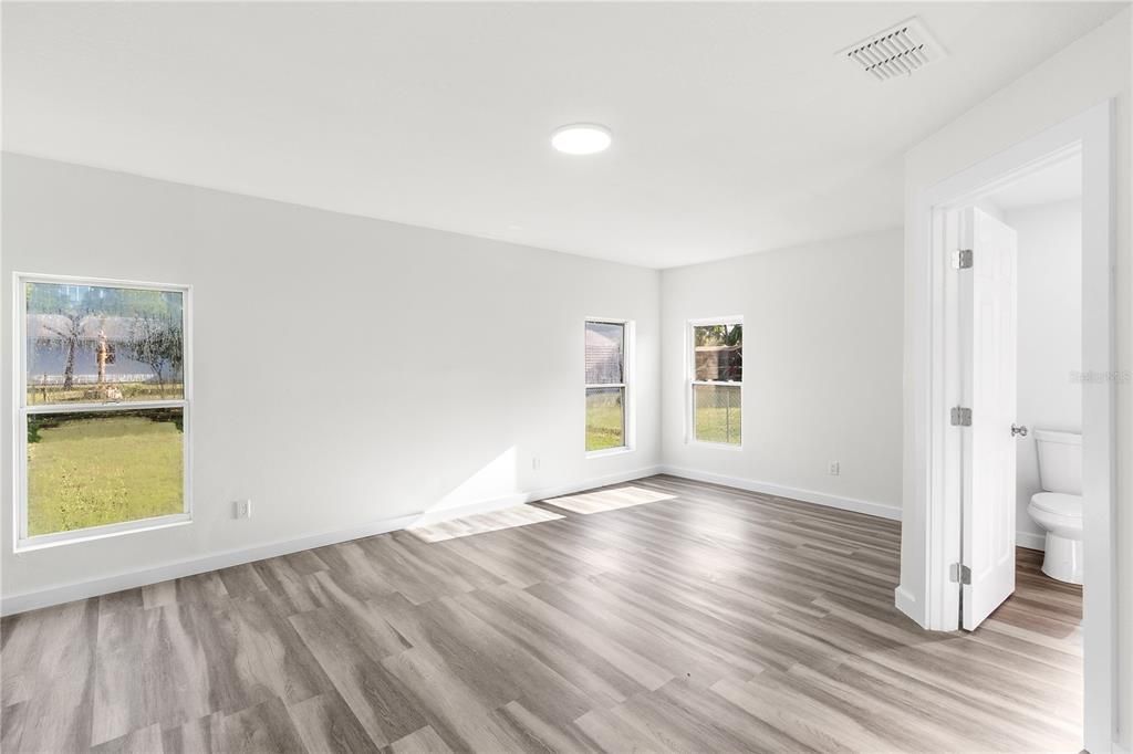 Active With Contract: $335,000 (4 beds, 2 baths, 1542 Square Feet)