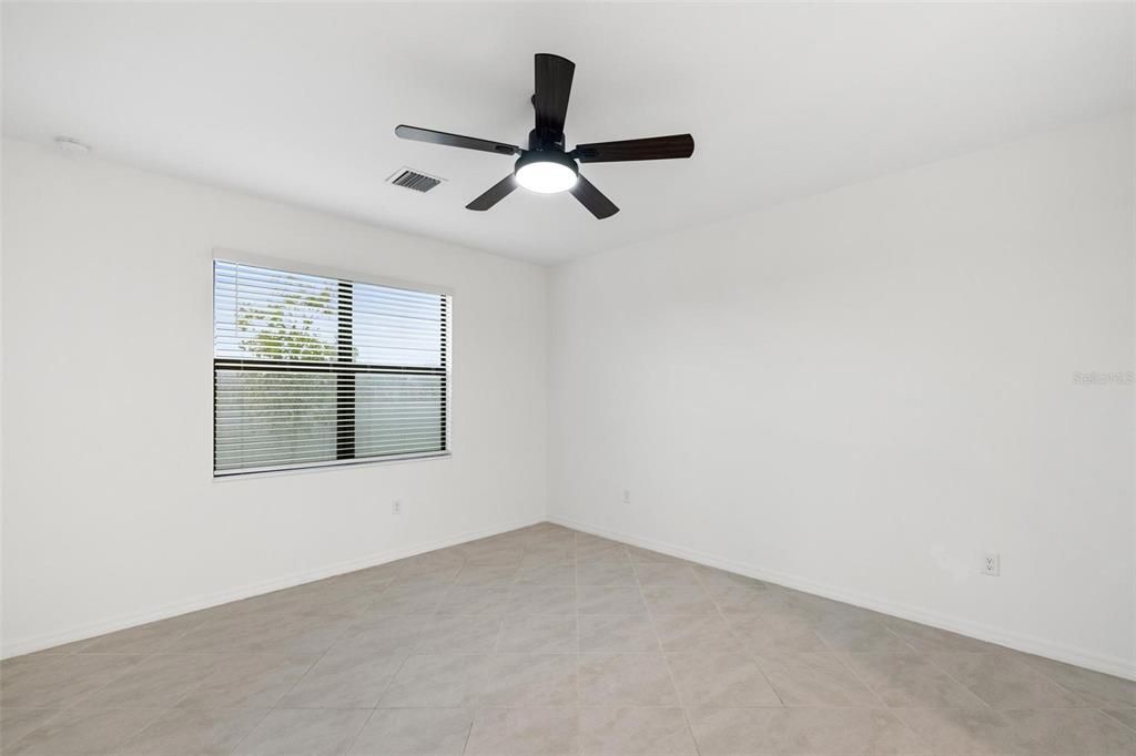 Activo con contrato: $415,000 (3 camas, 3 baños, 2214 Pies cuadrados)