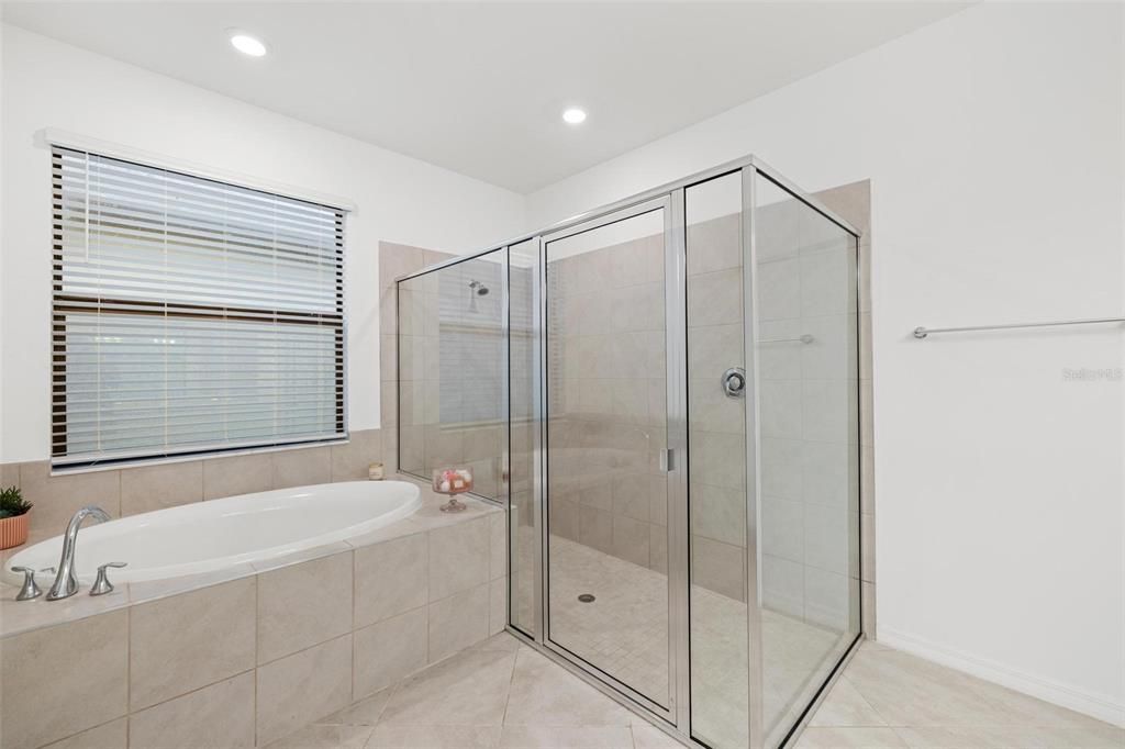 Activo con contrato: $415,000 (3 camas, 3 baños, 2214 Pies cuadrados)