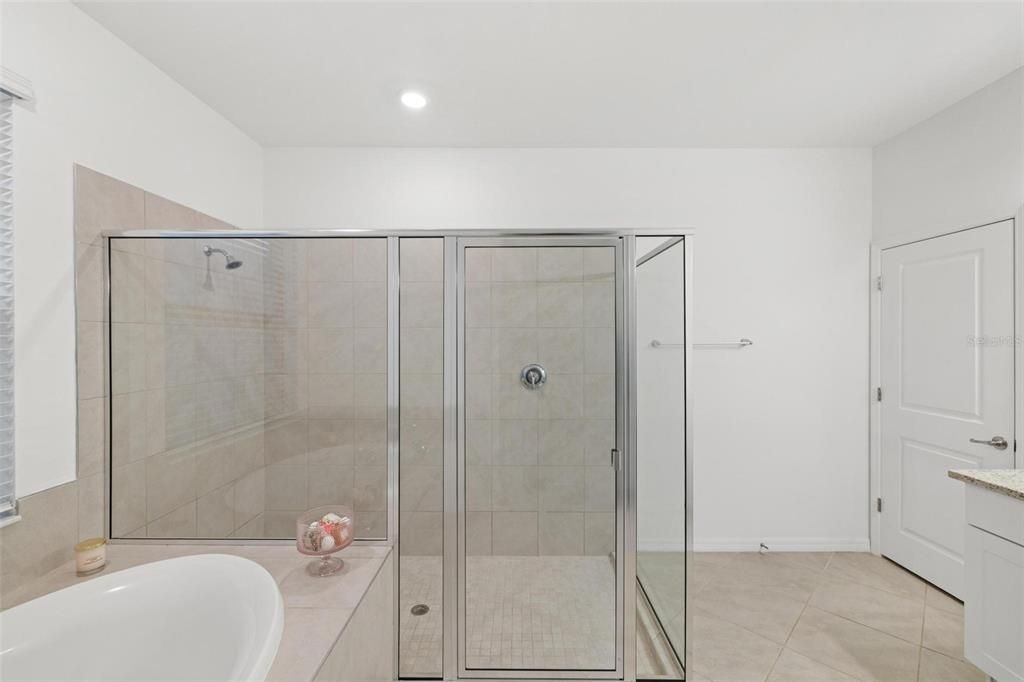 Activo con contrato: $415,000 (3 camas, 3 baños, 2214 Pies cuadrados)