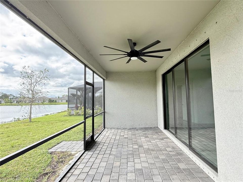 Activo con contrato: $415,000 (3 camas, 3 baños, 2214 Pies cuadrados)