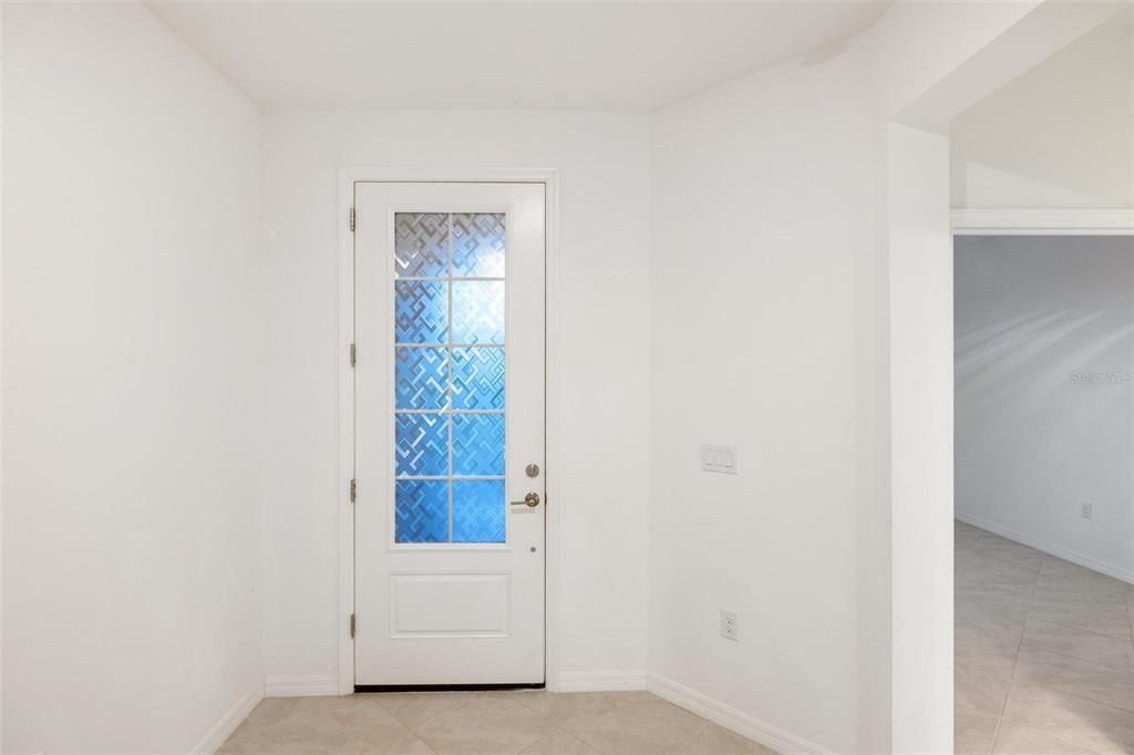 Activo con contrato: $415,000 (3 camas, 3 baños, 2214 Pies cuadrados)
