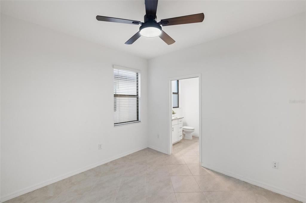 Activo con contrato: $415,000 (3 camas, 3 baños, 2214 Pies cuadrados)