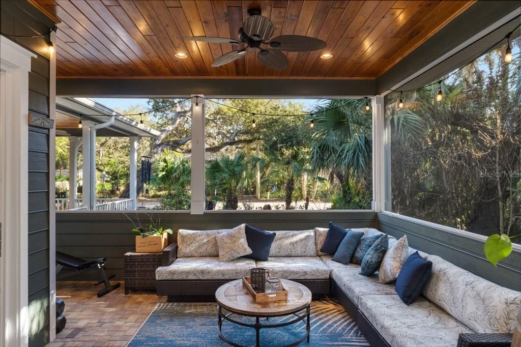 En Venta: $1,225,000 (3 camas, 2 baños, 2052 Pies cuadrados)