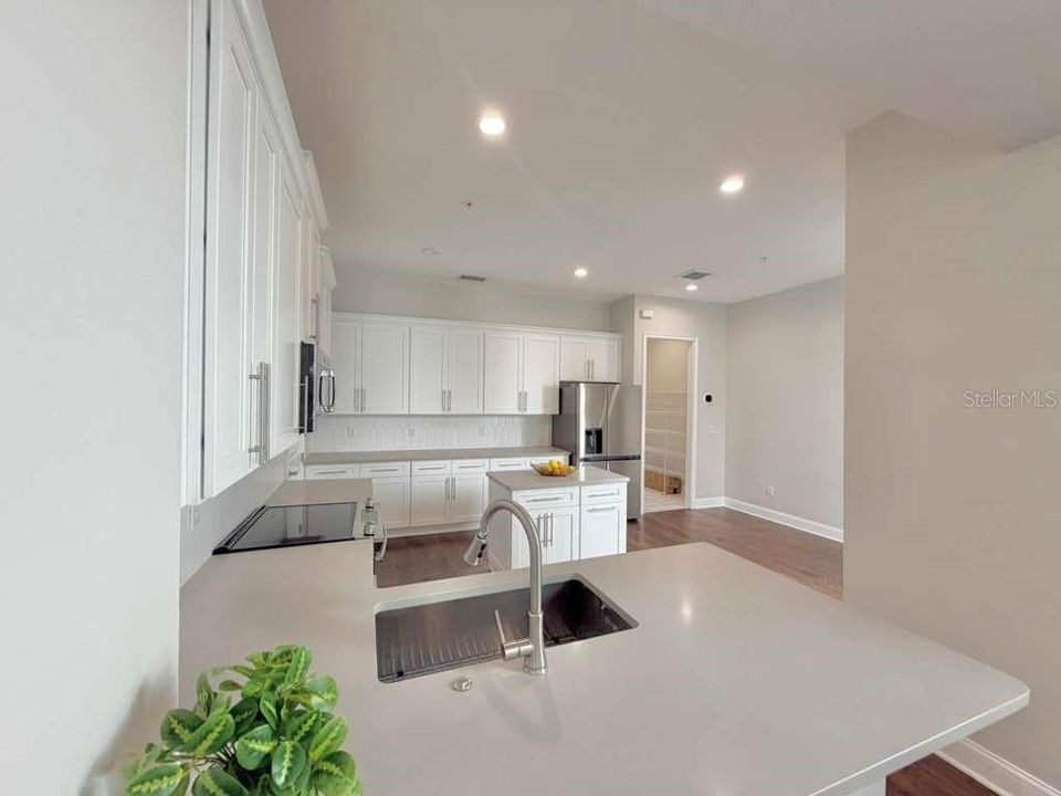 Active With Contract: $4,000 (3 beds, 2 baths, 1993 Square Feet)