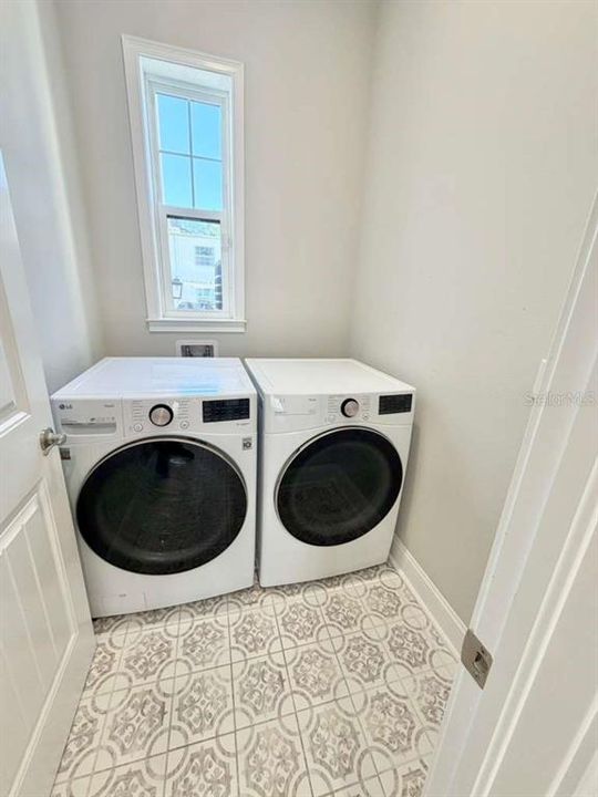 Active With Contract: $4,000 (3 beds, 2 baths, 1993 Square Feet)