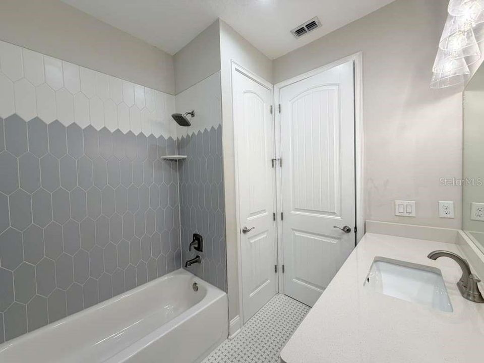 Active With Contract: $4,000 (3 beds, 2 baths, 1993 Square Feet)