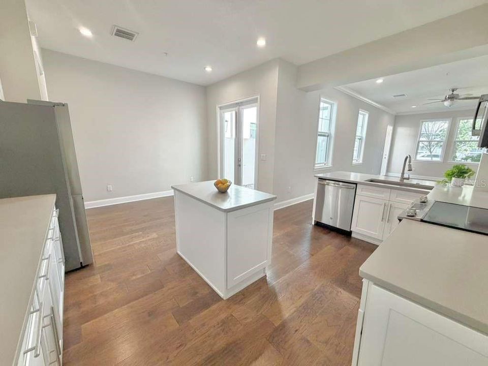Active With Contract: $4,000 (3 beds, 2 baths, 1993 Square Feet)