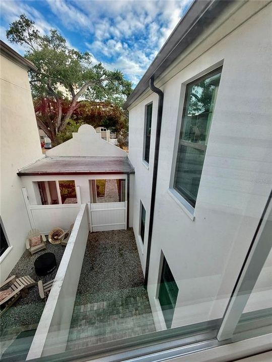 Active With Contract: $4,000 (3 beds, 2 baths, 1993 Square Feet)