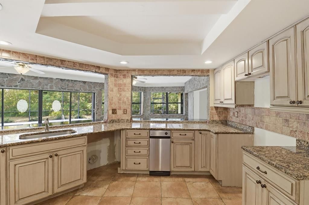 Active With Contract: $359,000 (3 beds, 3 baths, 2517 Square Feet)
