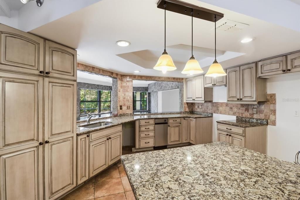 Active With Contract: $359,000 (3 beds, 3 baths, 2517 Square Feet)