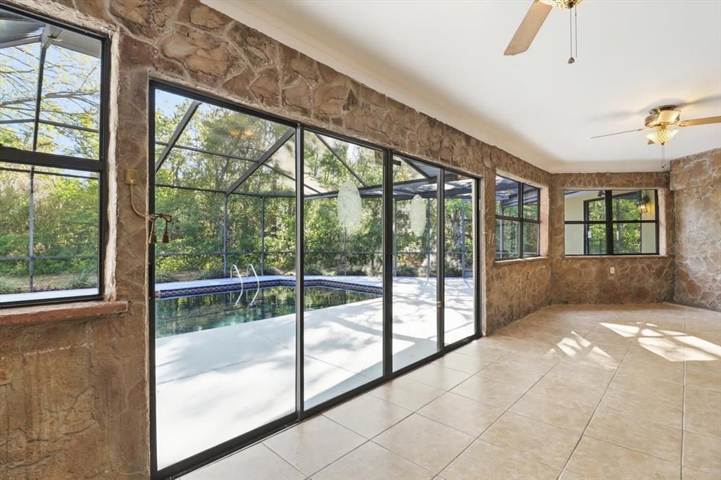 Active With Contract: $359,000 (3 beds, 3 baths, 2517 Square Feet)