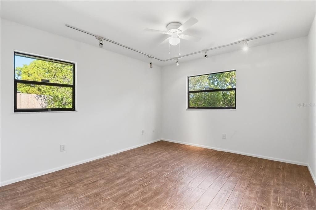 Active With Contract: $359,000 (3 beds, 3 baths, 2517 Square Feet)