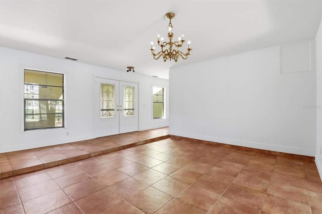 Active With Contract: $359,000 (3 beds, 3 baths, 2517 Square Feet)