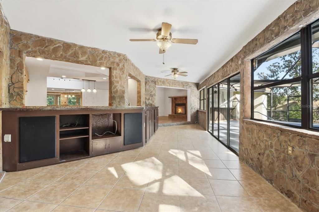 Active With Contract: $359,000 (3 beds, 3 baths, 2517 Square Feet)