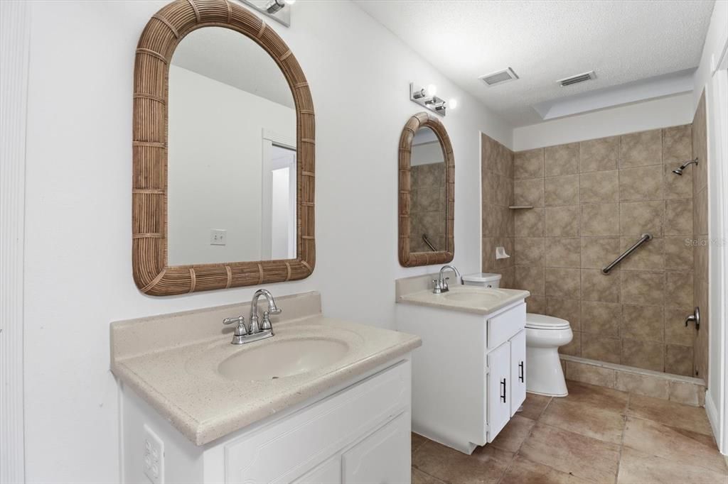 Active With Contract: $359,000 (3 beds, 3 baths, 2517 Square Feet)