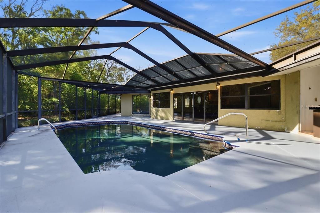 Active With Contract: $359,000 (3 beds, 3 baths, 2517 Square Feet)